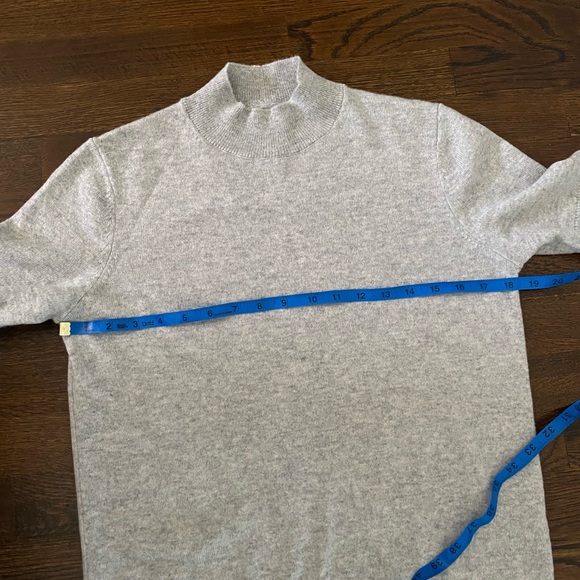 LAFAYETTE 148 NEW YORK
Cashmere Mock-Neck Sweater with Metallic Contrast… - Picture 16 of 17